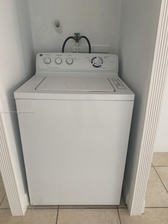 Vendido Recientemente: $439,500 (4 camas, 3 baños, 1960 Pies cuadrados)