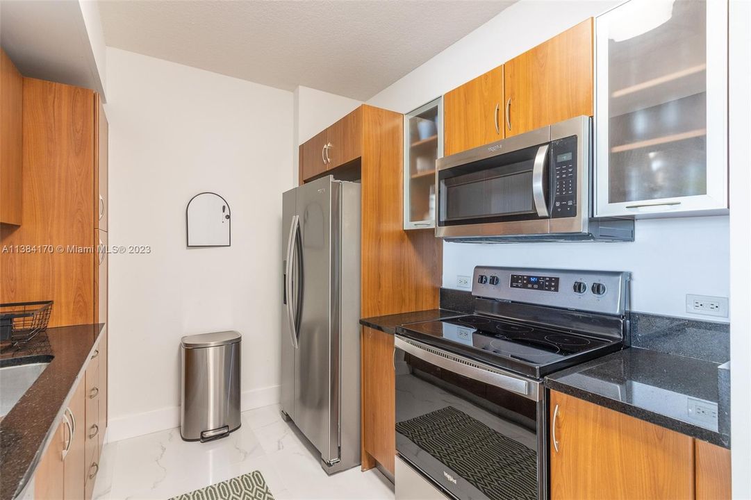 Recently Rented: $3,300 (2 beds, 2 baths, 1074 Square Feet)