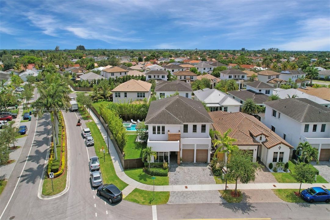 Recently Rented: $8,500 (5 beds, 4 baths, 3803 Square Feet)