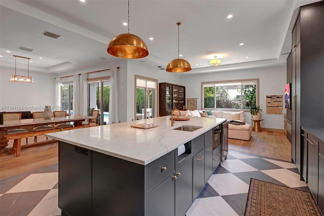 Recently Rented: $8,500 (5 beds, 4 baths, 3803 Square Feet)