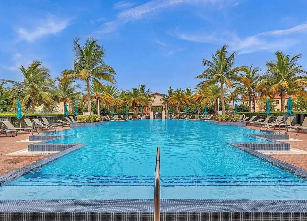 Recently Rented: $8,500 (5 beds, 4 baths, 3803 Square Feet)