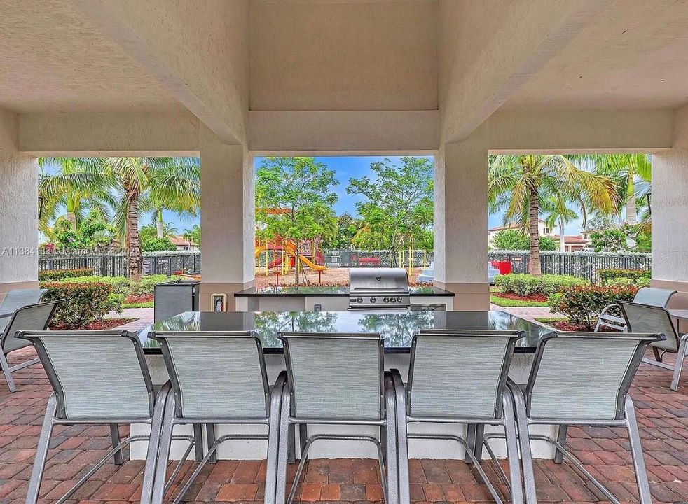 Recently Rented: $8,500 (5 beds, 4 baths, 3803 Square Feet)