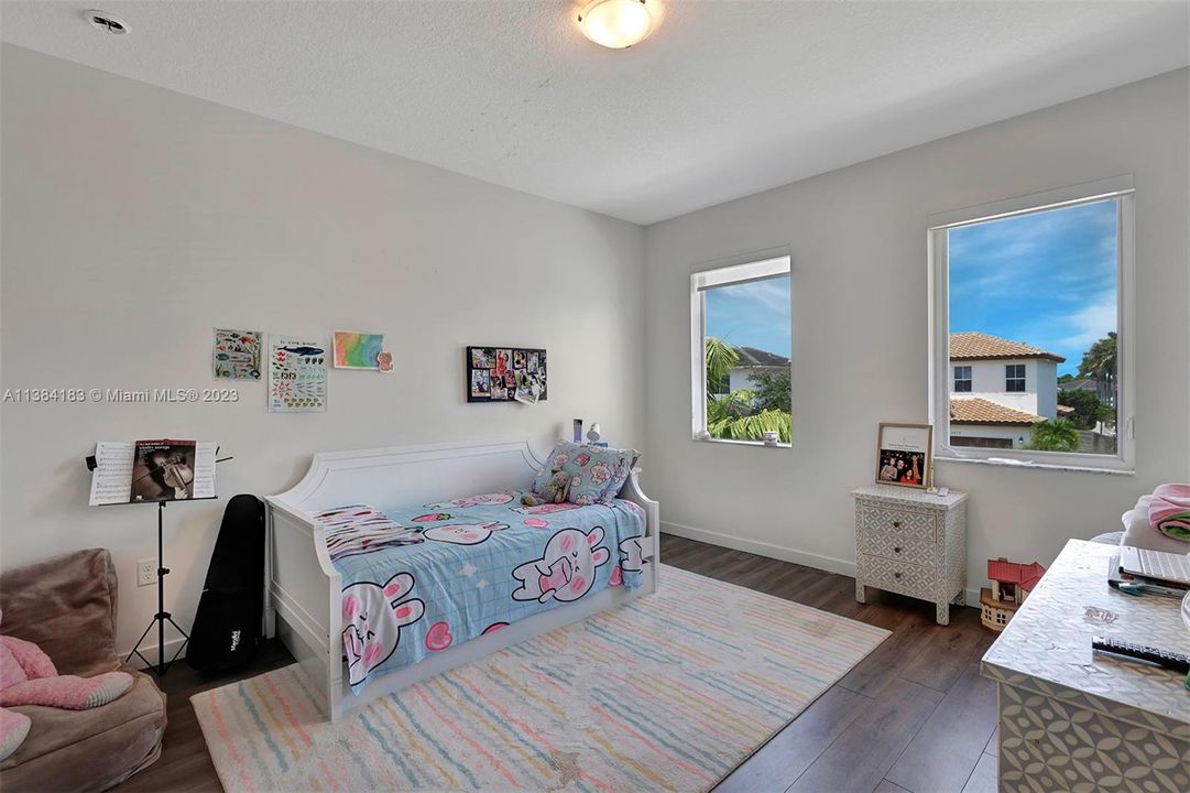 Recently Rented: $8,500 (5 beds, 4 baths, 3803 Square Feet)