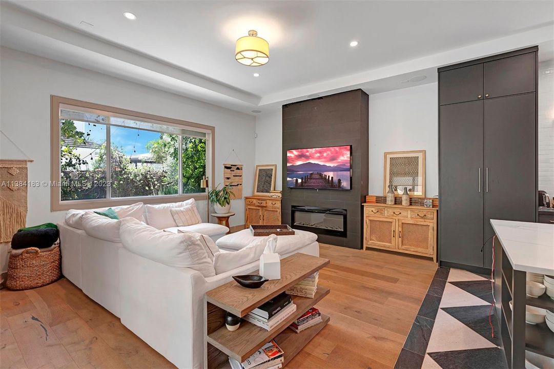 Recently Rented: $8,500 (5 beds, 4 baths, 3803 Square Feet)