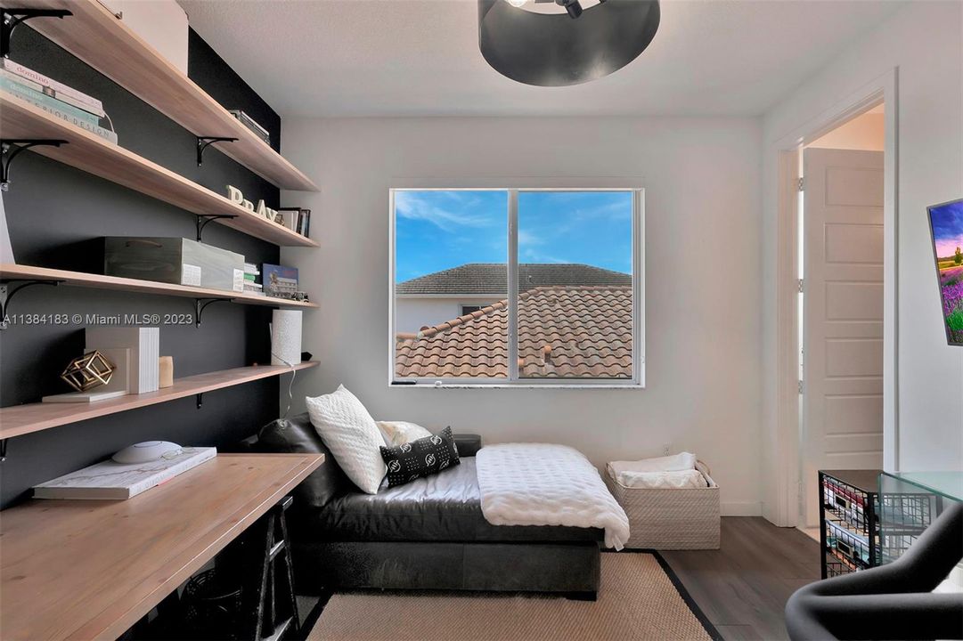 Recently Rented: $8,500 (5 beds, 4 baths, 3803 Square Feet)