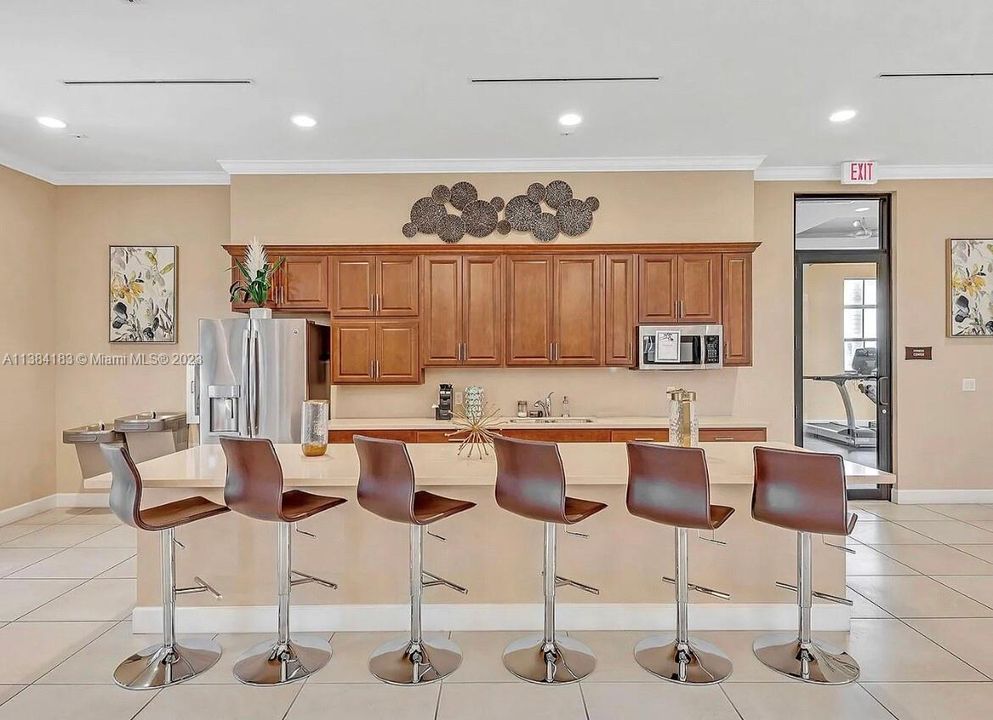 Recently Rented: $8,500 (5 beds, 4 baths, 3803 Square Feet)