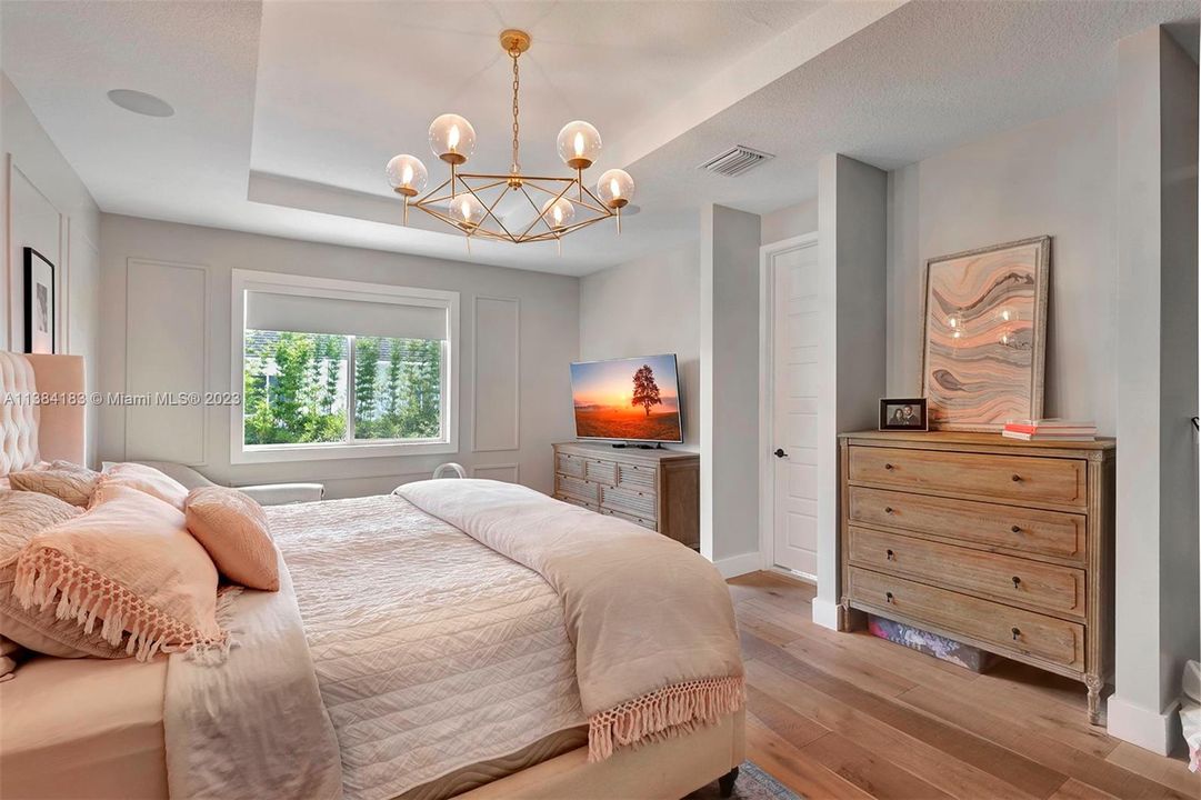 Recently Rented: $8,500 (5 beds, 4 baths, 3803 Square Feet)