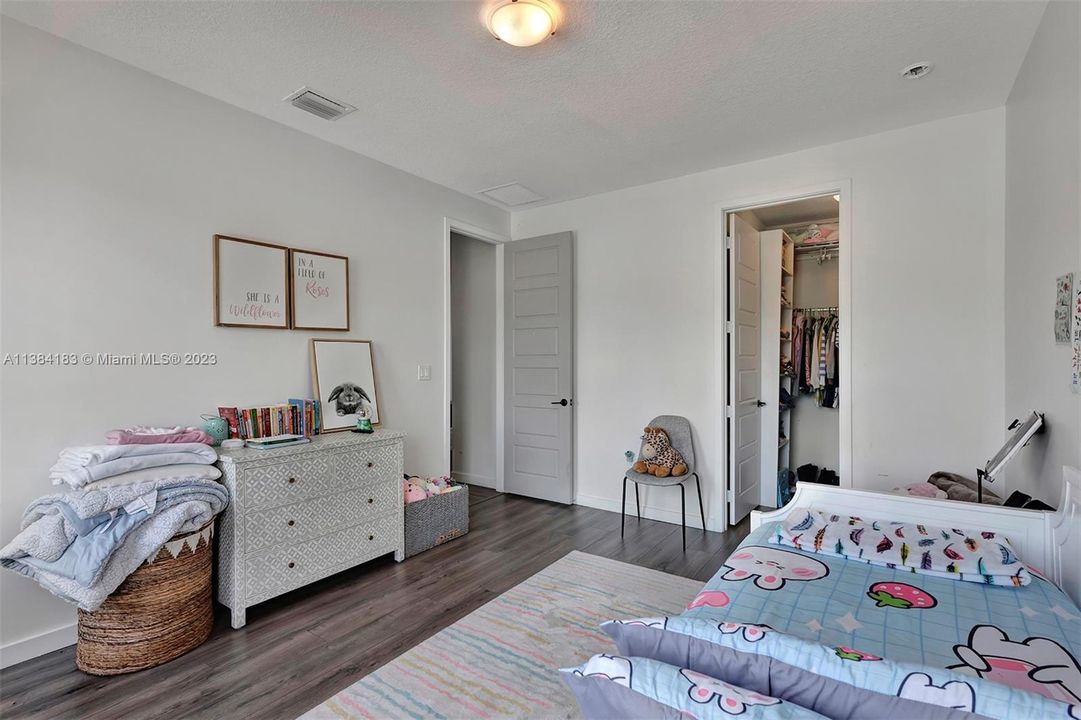 Recently Rented: $8,500 (5 beds, 4 baths, 3803 Square Feet)