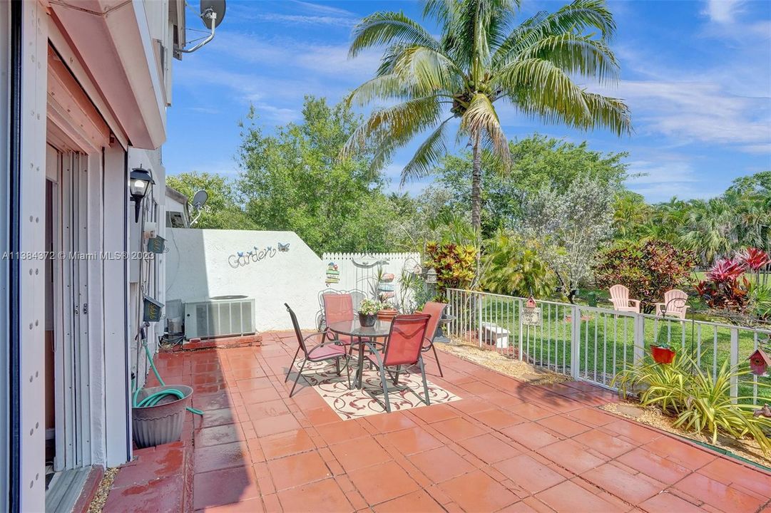 Vendido Recientemente: $404,900 (3 camas, 2 baños, 1698 Pies cuadrados)