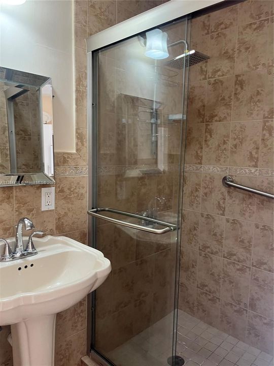 Недавно арендовано: $950 (1 спален, 1 ванн, 1397 Квадратных фут)