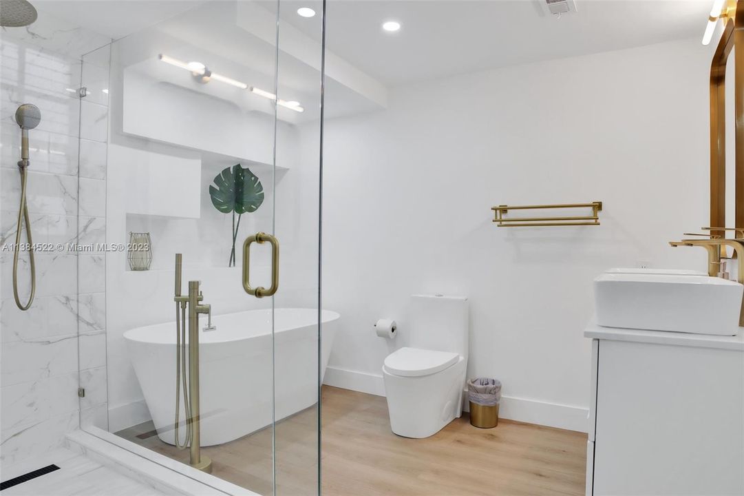Recently Sold: $1,999,900 (0 beds, 0 baths, 3905 Square Feet)