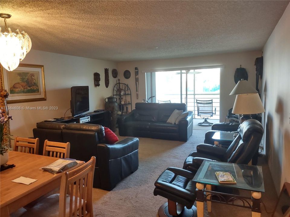 Недавно продано: $249,900 (2 спален, 2 ванн, 1190 Квадратных фут)