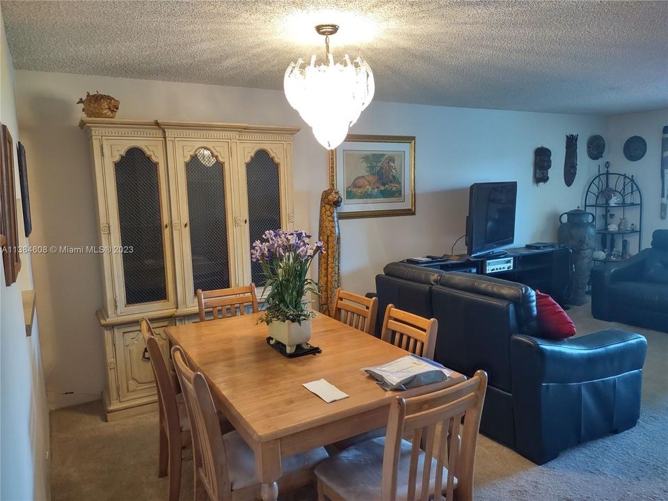 Недавно продано: $249,900 (2 спален, 2 ванн, 1190 Квадратных фут)