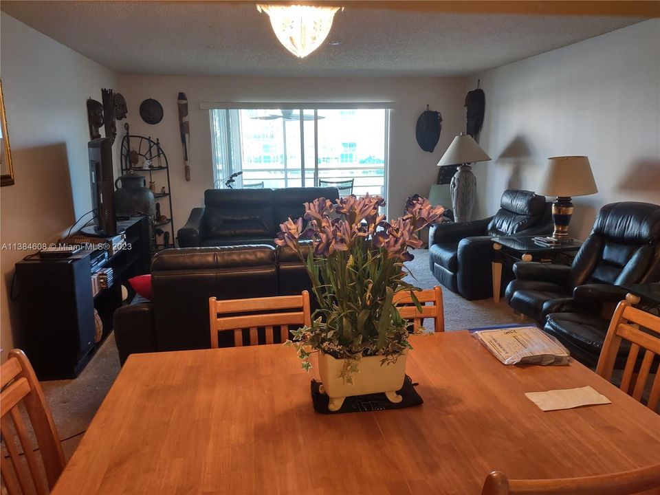 Недавно продано: $249,900 (2 спален, 2 ванн, 1190 Квадратных фут)