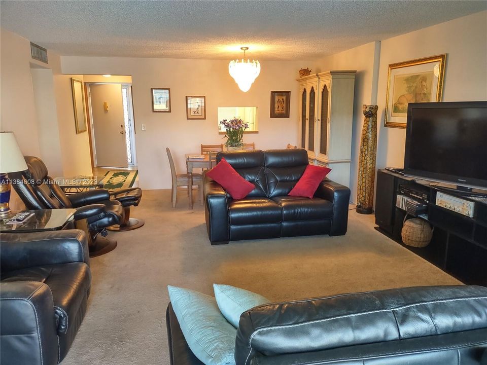 Недавно продано: $249,900 (2 спален, 2 ванн, 1190 Квадратных фут)