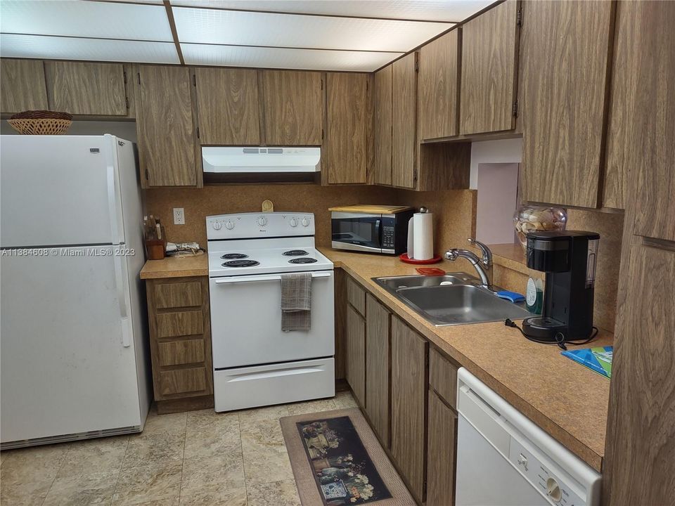 Недавно продано: $249,900 (2 спален, 2 ванн, 1190 Квадратных фут)