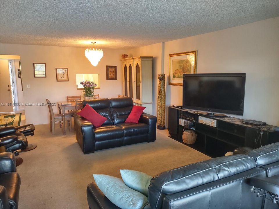 Недавно продано: $249,900 (2 спален, 2 ванн, 1190 Квадратных фут)