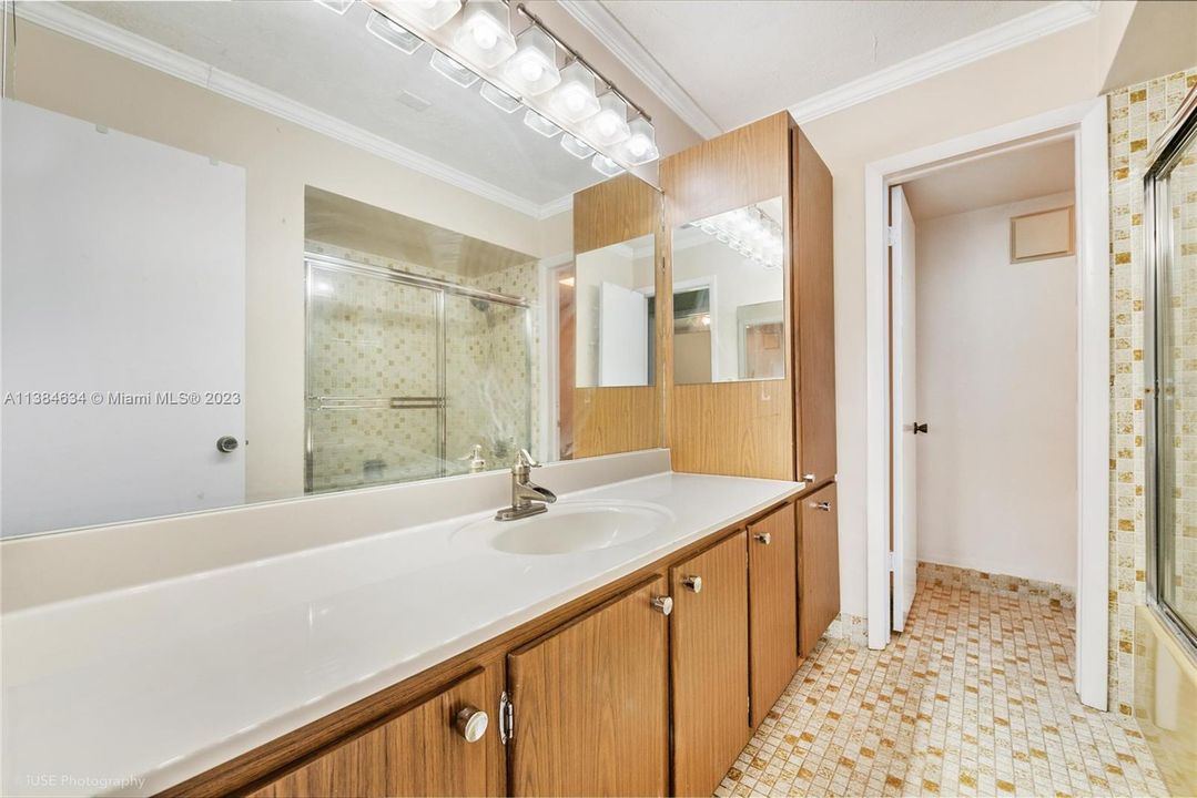 Недавно продано: $899,000 (4 спален, 2 ванн, 1898 Квадратных фут)