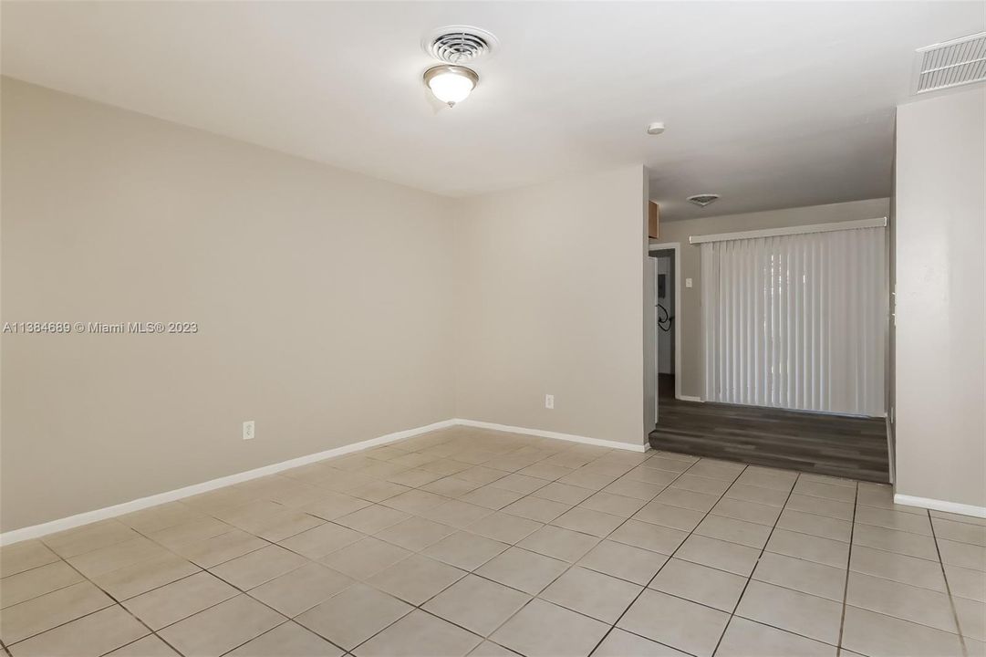 Recently Rented: $2,145 (2 beds, 1 baths, 783 Square Feet)