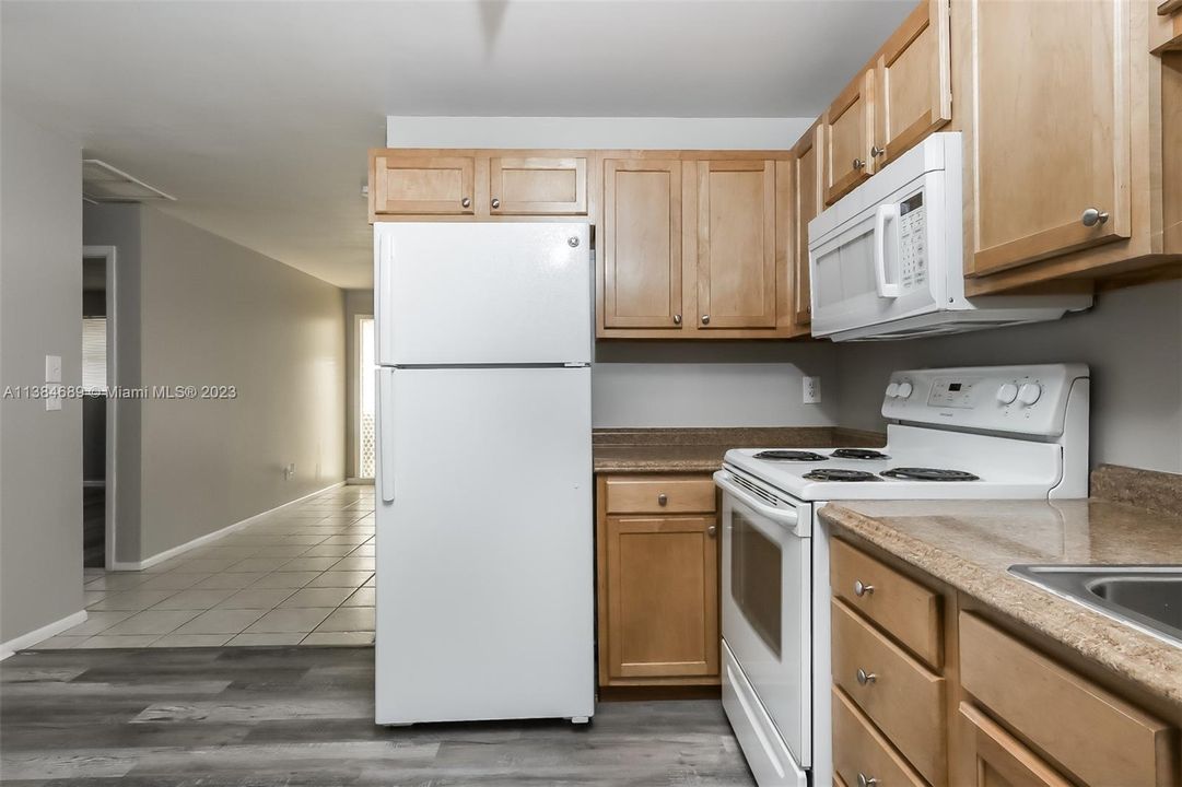 Recently Rented: $2,145 (2 beds, 1 baths, 783 Square Feet)