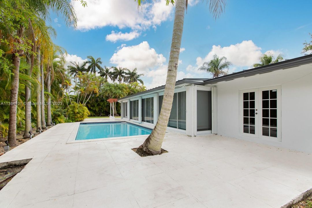 Recently Sold: $1,569,000 (3 beds, 3 baths, 2834 Square Feet)