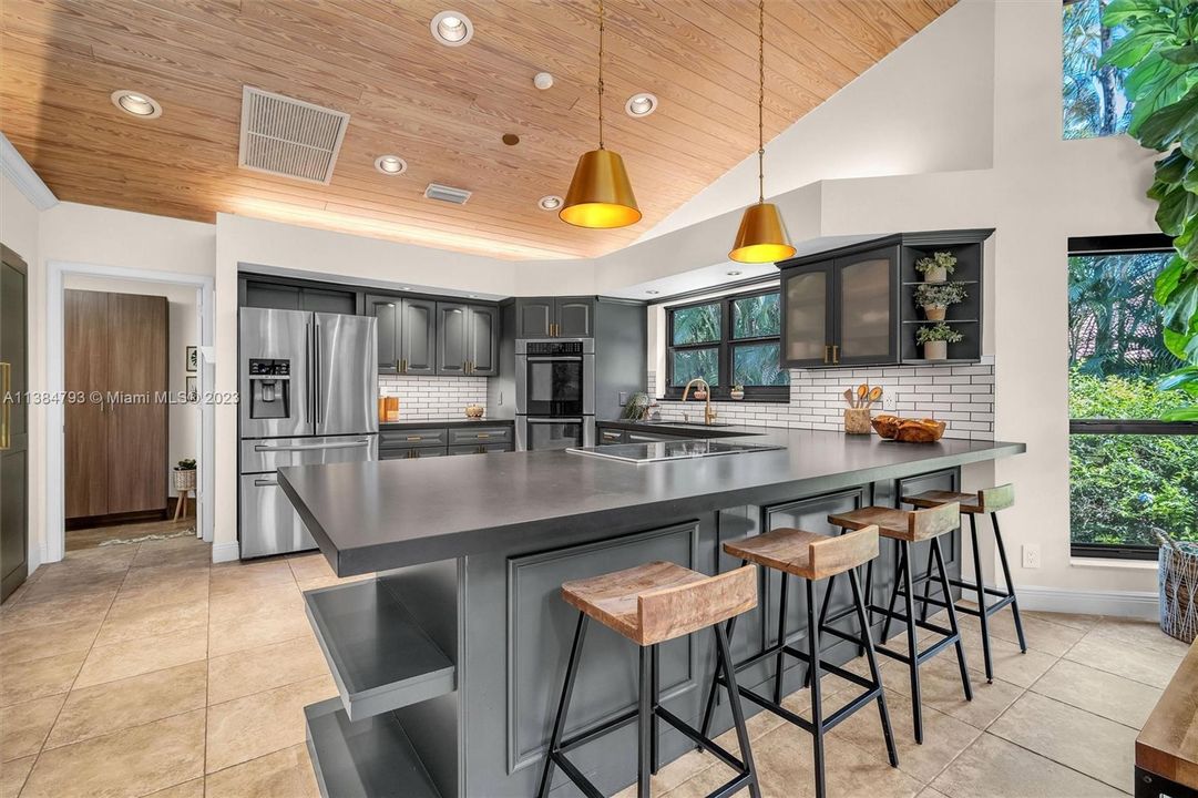 Recently Sold: $1,975,000 (5 beds, 3 baths, 4186 Square Feet)
