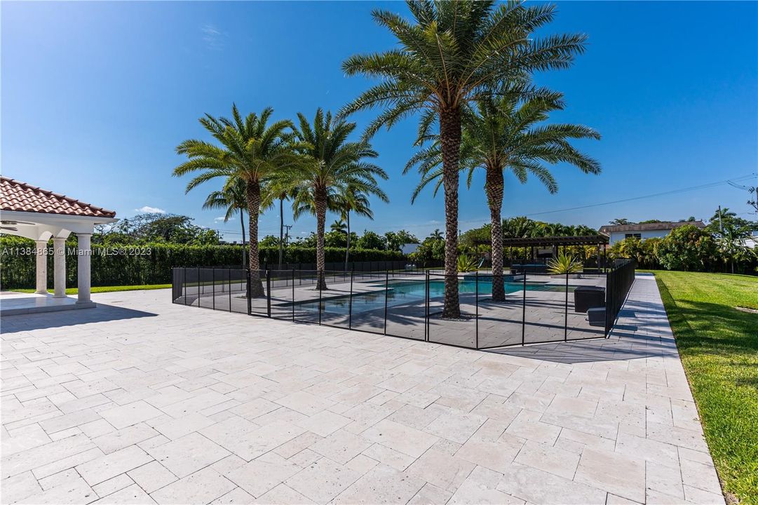 Recently Sold: $2,500,000 (5 beds, 4 baths, 4482 Square Feet)