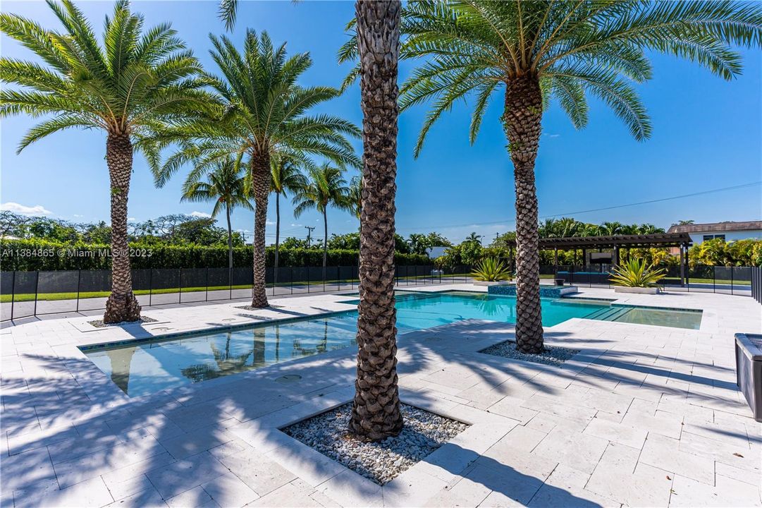 Recently Sold: $2,500,000 (5 beds, 4 baths, 4482 Square Feet)