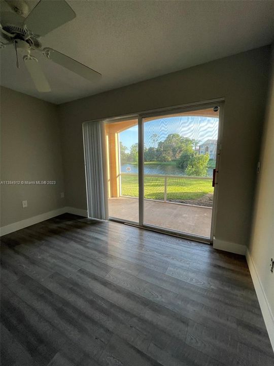 Vendido Recientemente: $287,500 (2 camas, 2 baños, 1065 Pies cuadrados)