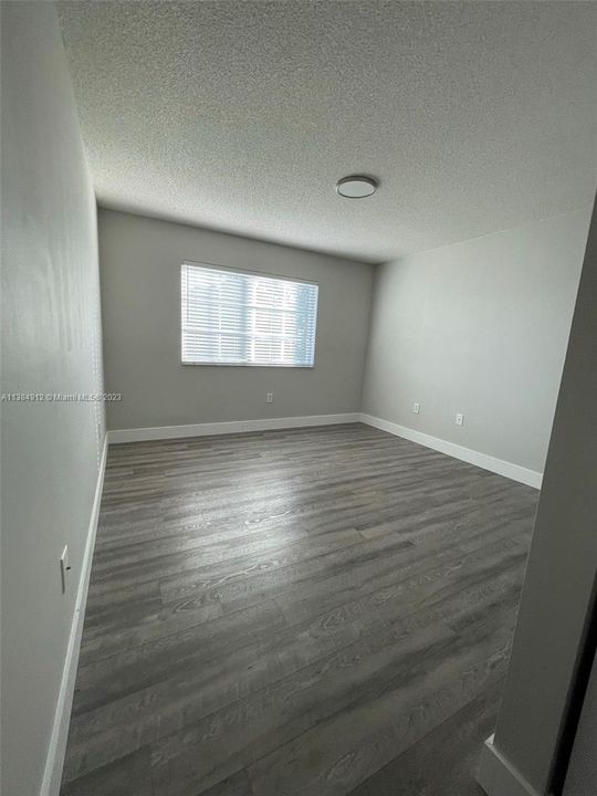 Vendido Recientemente: $287,500 (2 camas, 2 baños, 1065 Pies cuadrados)