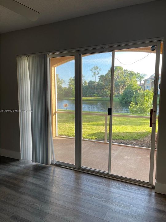 Vendido Recientemente: $287,500 (2 camas, 2 baños, 1065 Pies cuadrados)