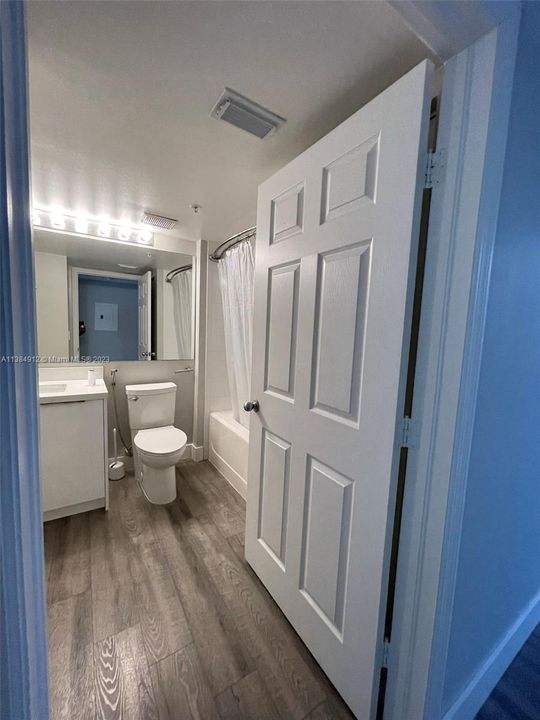 Vendido Recientemente: $287,500 (2 camas, 2 baños, 1065 Pies cuadrados)