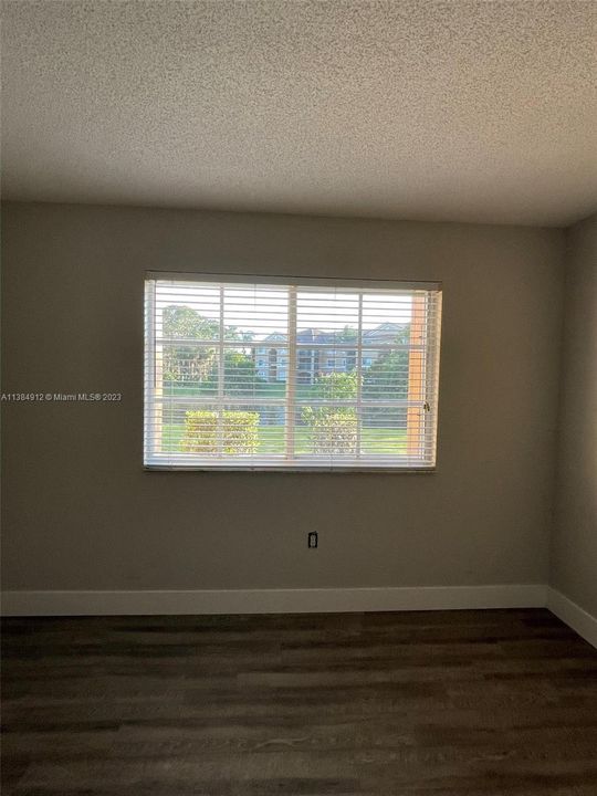 Vendido Recientemente: $287,500 (2 camas, 2 baños, 1065 Pies cuadrados)