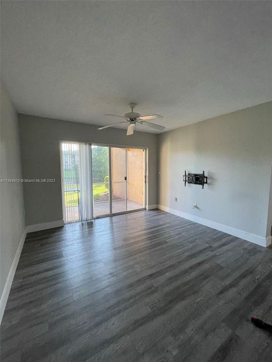 Vendido Recientemente: $287,500 (2 camas, 2 baños, 1065 Pies cuadrados)