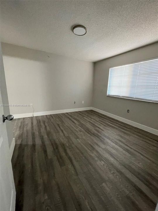 Vendido Recientemente: $287,500 (2 camas, 2 baños, 1065 Pies cuadrados)