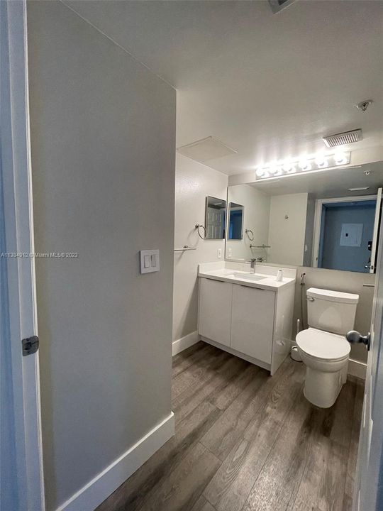 Vendido Recientemente: $287,500 (2 camas, 2 baños, 1065 Pies cuadrados)