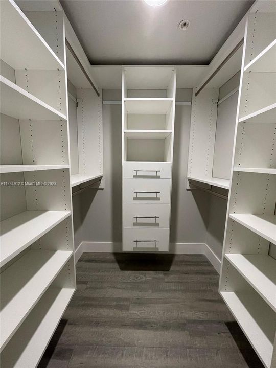 Vendido Recientemente: $287,500 (2 camas, 2 baños, 1065 Pies cuadrados)