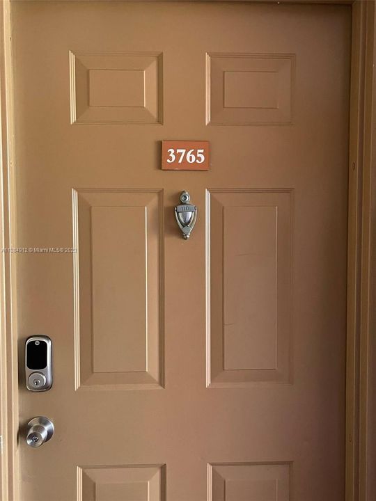 Vendido Recientemente: $287,500 (2 camas, 2 baños, 1065 Pies cuadrados)