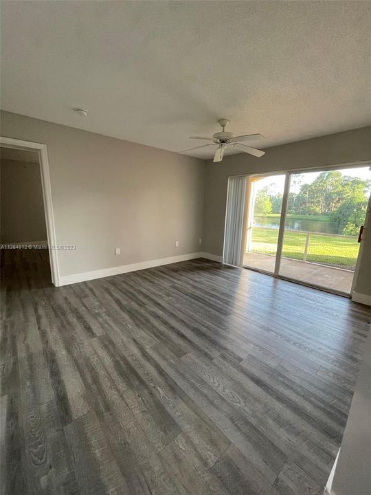 Vendido Recientemente: $287,500 (2 camas, 2 baños, 1065 Pies cuadrados)