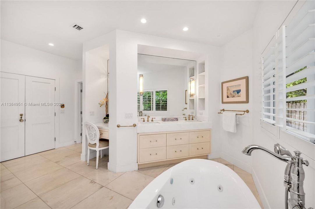 Recently Sold: $4,290,000 (5 beds, 5 baths, 4540 Square Feet)