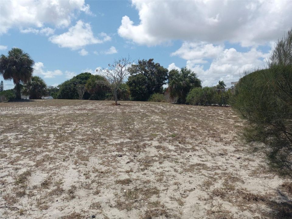 Vendido Recientemente: $139,900 (0.21 acres)