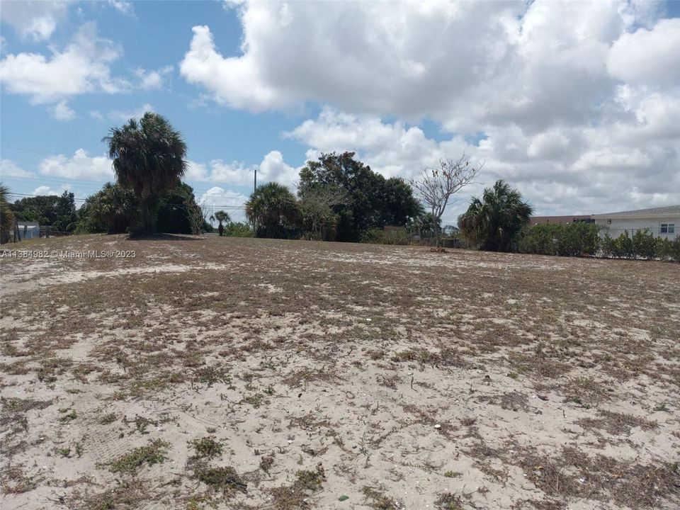Vendido Recientemente: $139,900 (0.21 acres)