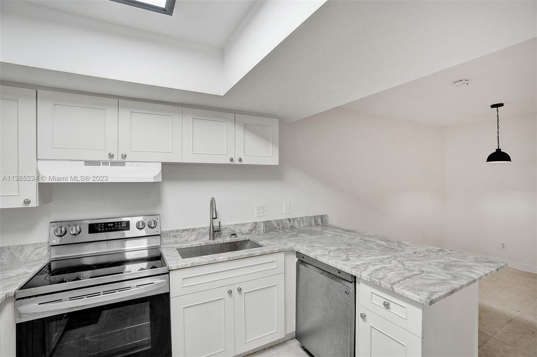 最近售出: $345,000 (3 贝兹, 2 浴室, 1590 平方英尺)