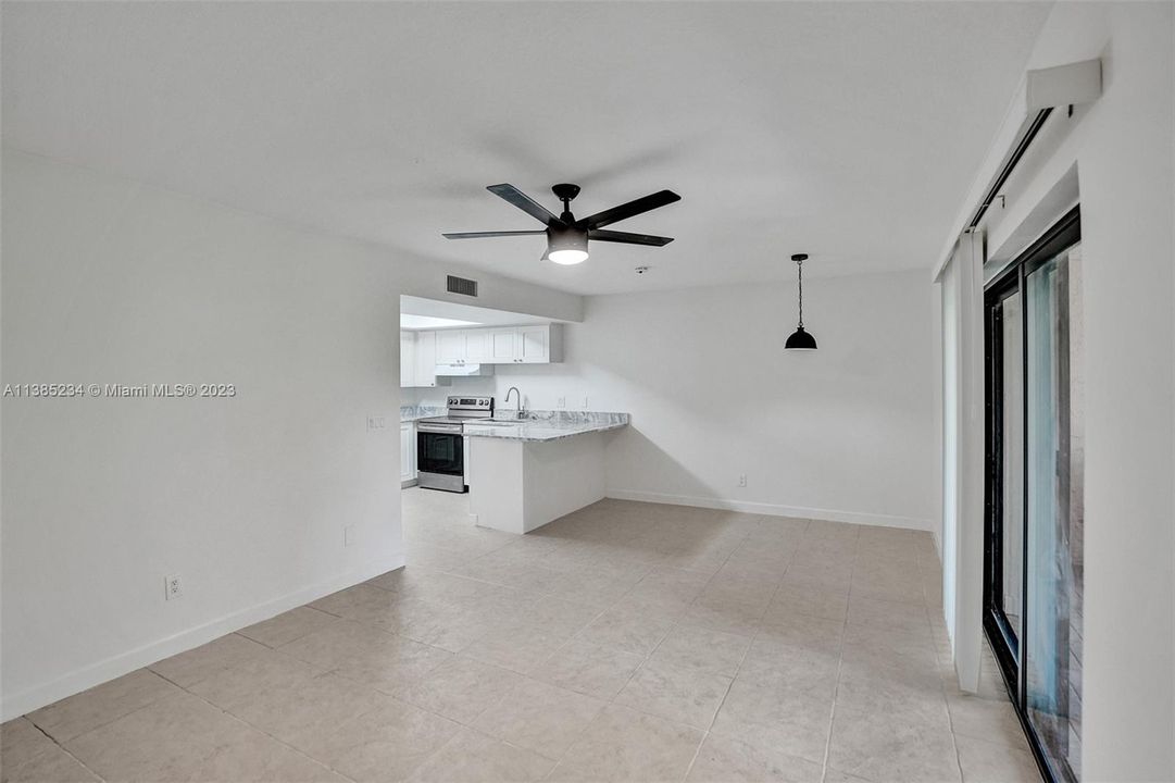 最近售出: $345,000 (3 贝兹, 2 浴室, 1590 平方英尺)