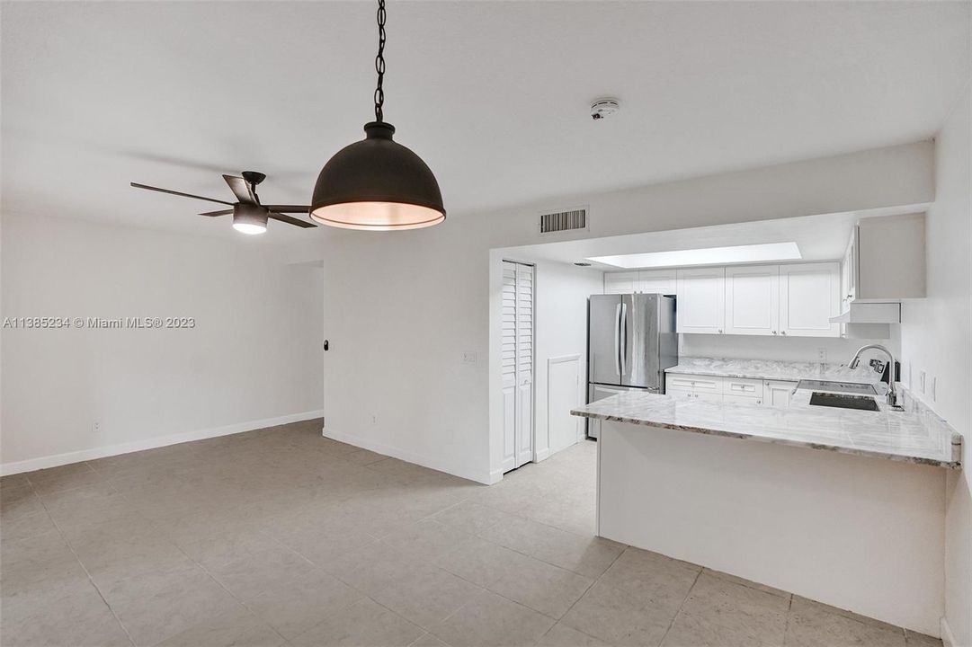 最近售出: $345,000 (3 贝兹, 2 浴室, 1590 平方英尺)