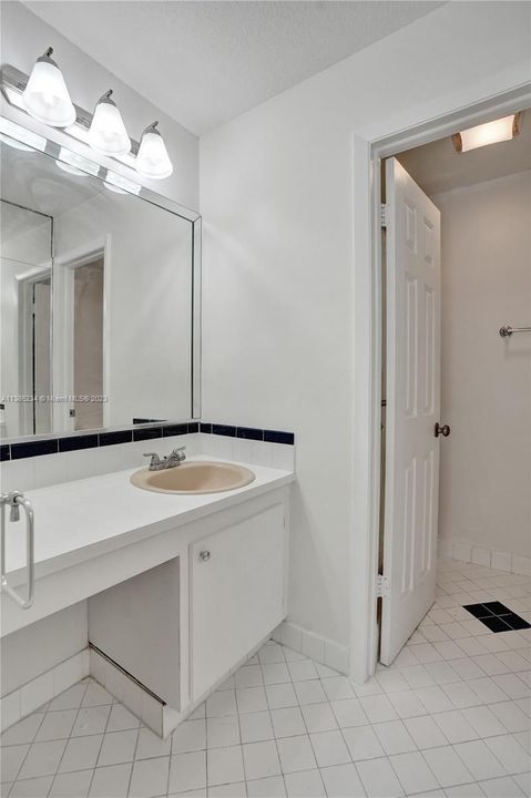 最近售出: $345,000 (3 贝兹, 2 浴室, 1590 平方英尺)