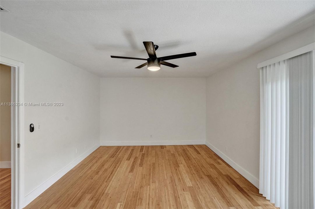 最近售出: $345,000 (3 贝兹, 2 浴室, 1590 平方英尺)