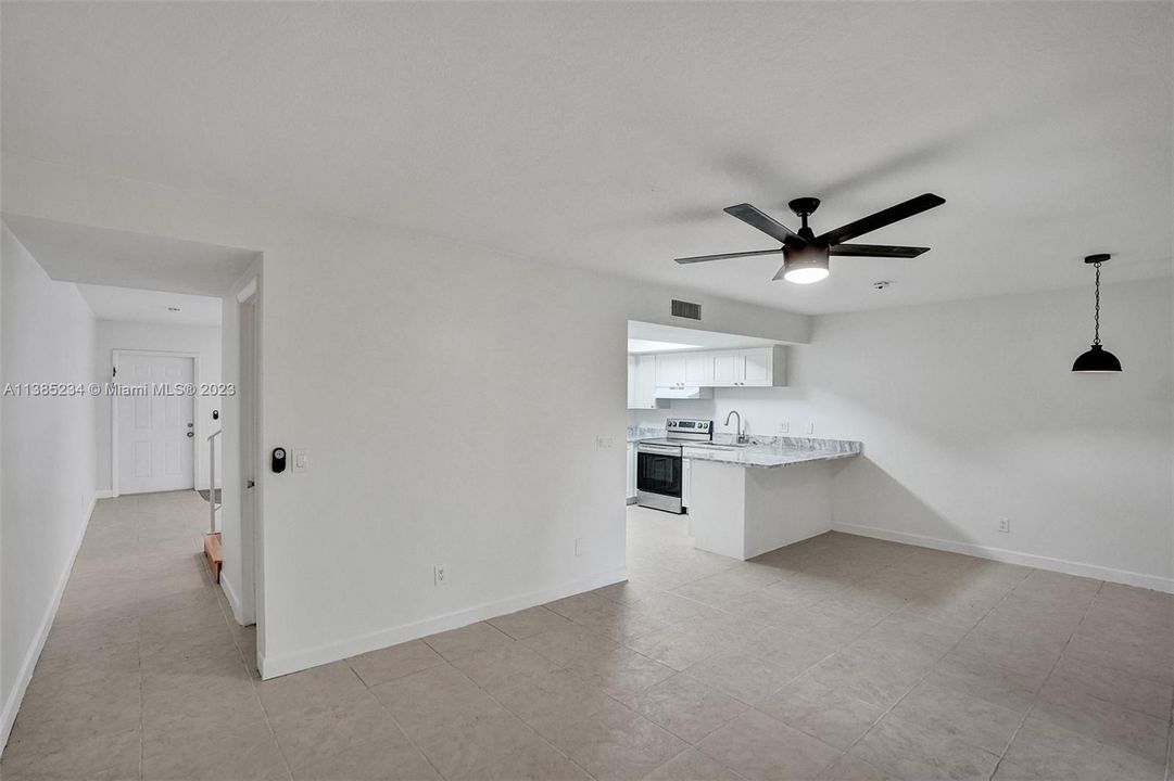 最近售出: $345,000 (3 贝兹, 2 浴室, 1590 平方英尺)