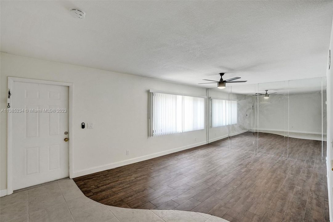 最近售出: $345,000 (3 贝兹, 2 浴室, 1590 平方英尺)