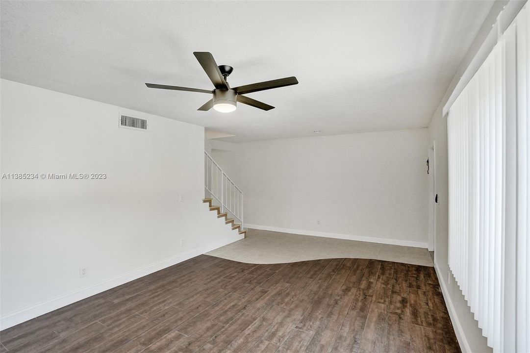 最近售出: $345,000 (3 贝兹, 2 浴室, 1590 平方英尺)